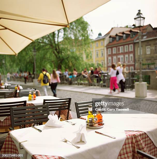 slovenia, ljubljana, table outside restaurant - lubiana fotografías e imágenes de stock