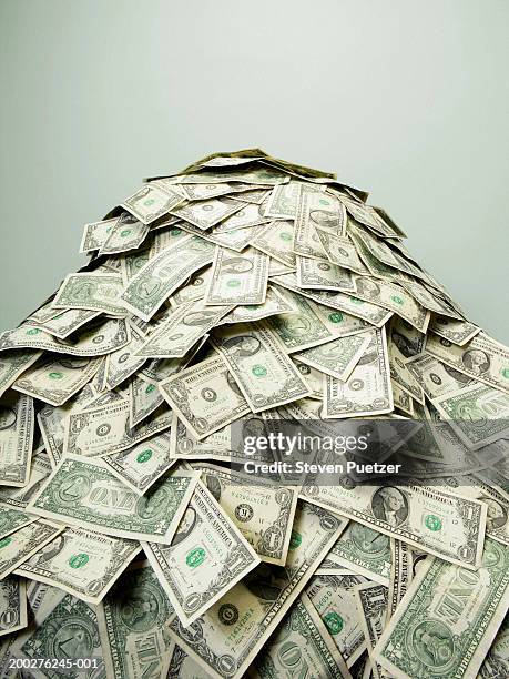 stack of us paper currency - 1 dollar schein stock-fotos und bilder