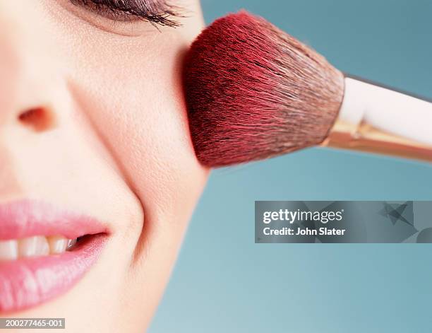 young woman applying blusher, close-up of cheek - blusher 個照片及圖片檔