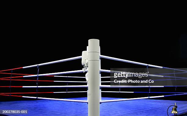 boxing ring - boxing ropes stockfoto's en -beelden