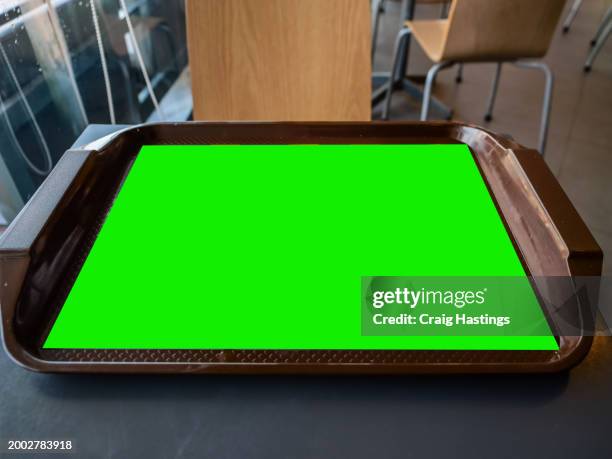 restaurant take away food tray green screen chroma key advertising billboards. - werbemittel stock-fotos und bilder