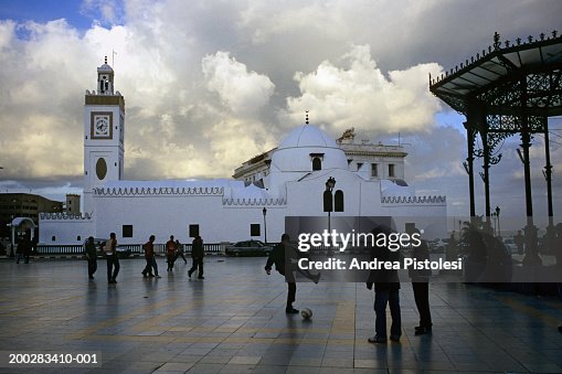 Algeria, Algiers, people in square by The New Mosque (Jamaa-el-Jedid) Algeria, Algiers, people in square by The New Mosque (Jamaa-el-Jedid)