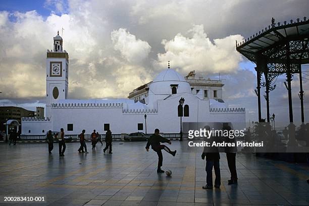 algeria, algiers, people in square by the new mosque (jamaa-el-jedid) - algiers stock pictures, royalty-free photos & images