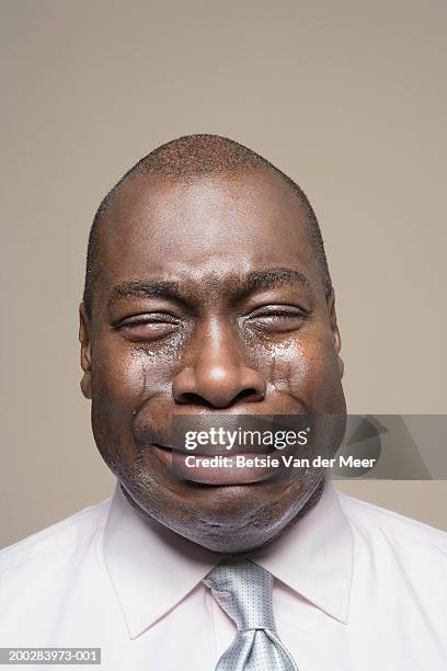 man crying, close-up - huilen stockfoto's en -beelden