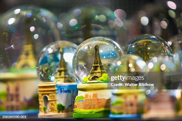 eiffel tower snowglobe souvenirs - souvenir shop window stock pictures, royalty-free photos & images