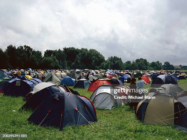 camping field full of tents - camping stockfoto's en -beelden