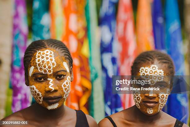 two village women in traditional dress, portrait - malgache photos et images de collection