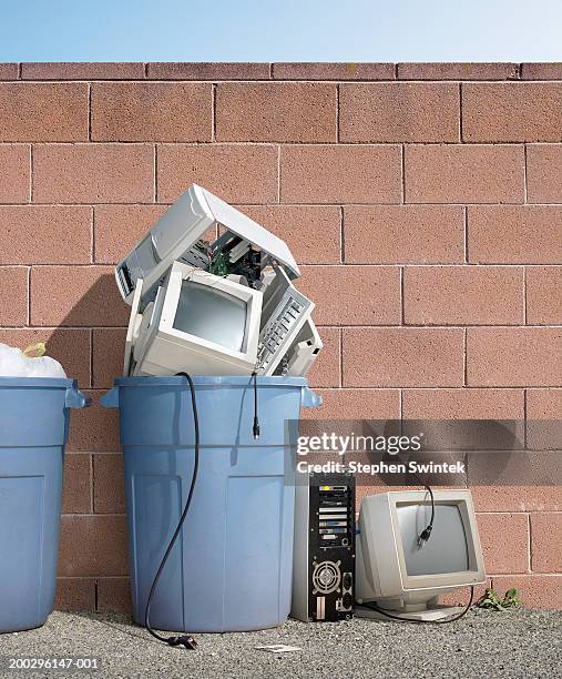 trash can filled with computer tower, monitor and keyboard - obsolete technology stock pictures, royalty-free photos & images