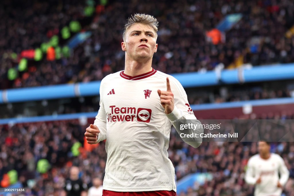 Aston Villa v Manchester United - Premier League