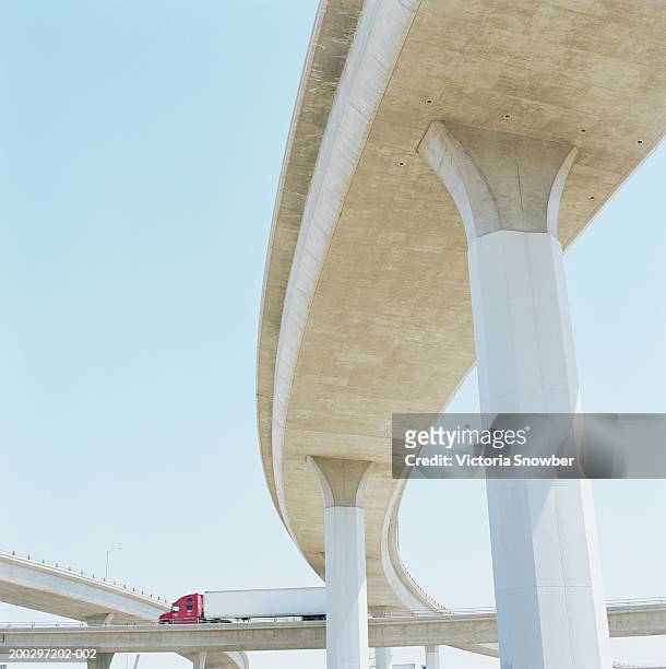 truck on freeway overpass - motorway junction stock pictures, royalty-free photos & images