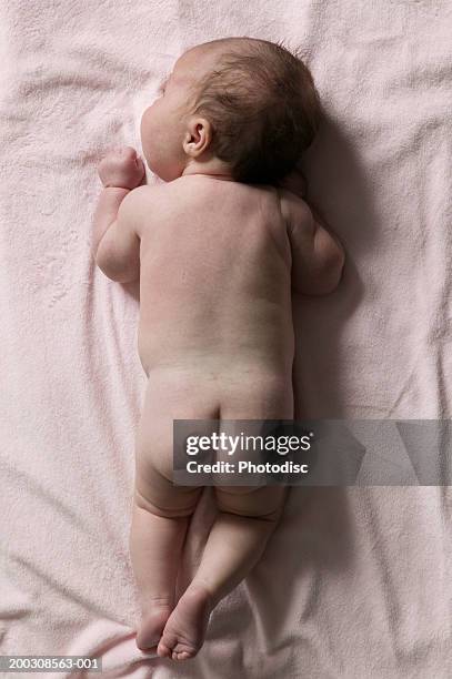 baby child (0-3 months) lying on sheet - soapstone stockfoto's en -beelden