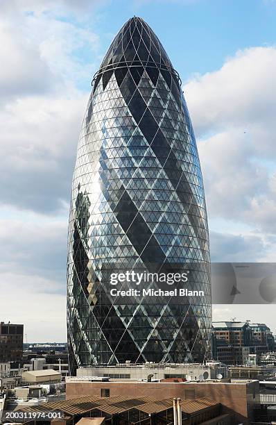 england, london, sir norman foster building - gherkin london stock pictures, royalty-free photos & images