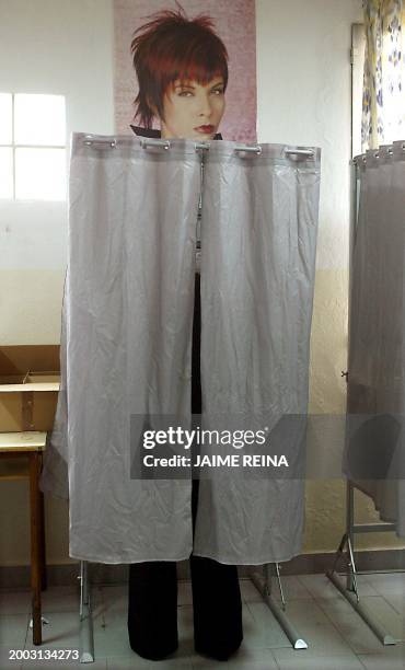 Person catsts her ballot in a Palma de Mallorca polling station as Spanish general elections go on 14 March 2004, three days after a series of bomb...