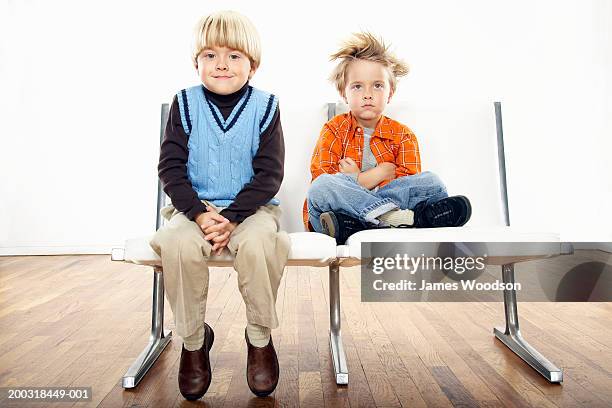 twin boys (3-5) wearing formal and casual attire, portrait - pantalon photos et images de collection