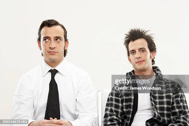 young male twins wearing formal and casual attire, portrait, close-up - side by side 個照片及圖片檔