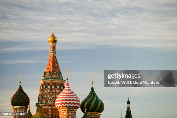 russia, moscow, domes of st basil's cathedral - red square stock pictures, royalty-free photos & images