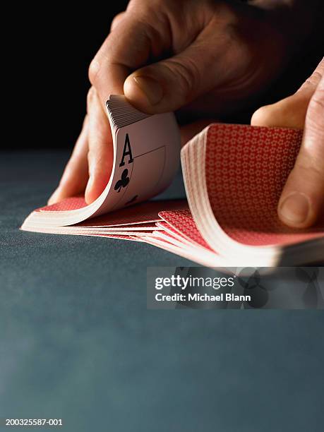 man shuffling playing cards, close-up - karten mischen stock-fotos und bilder