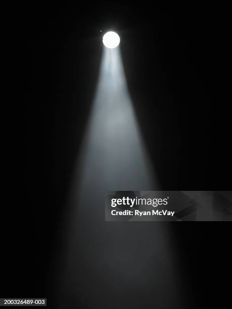 spotlight - luz puntal fotografías e imágenes de stock