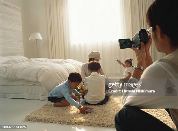 Family Using Filming Camera Asian Family With Three Children Stock-Fotos und Bilder - Getty Images