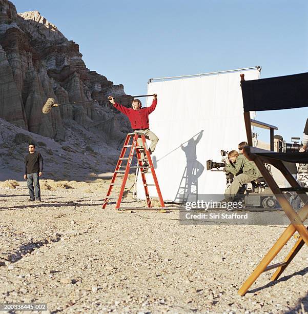 film crew shooting in desert - shouting fotografías e imágenes de stock