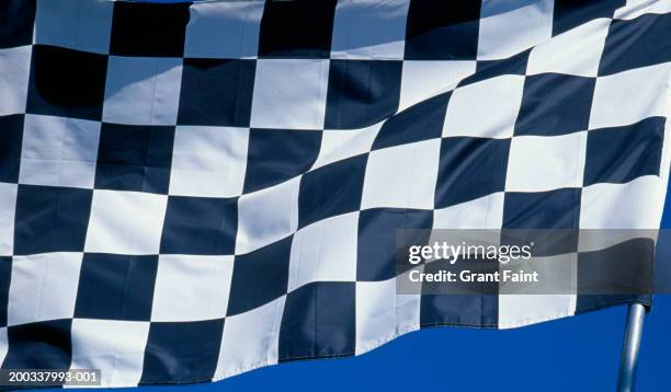 checkered flag, close-up - zielflagge stock-fotos und bilder
