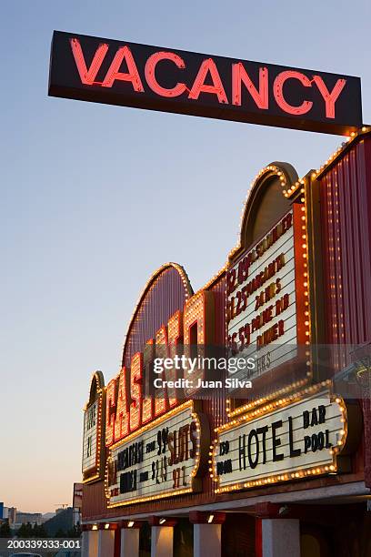 usa, nevada, las vegas, casino with vacancy sign, sunrise - placa de vaga imagens e fotografias de stock