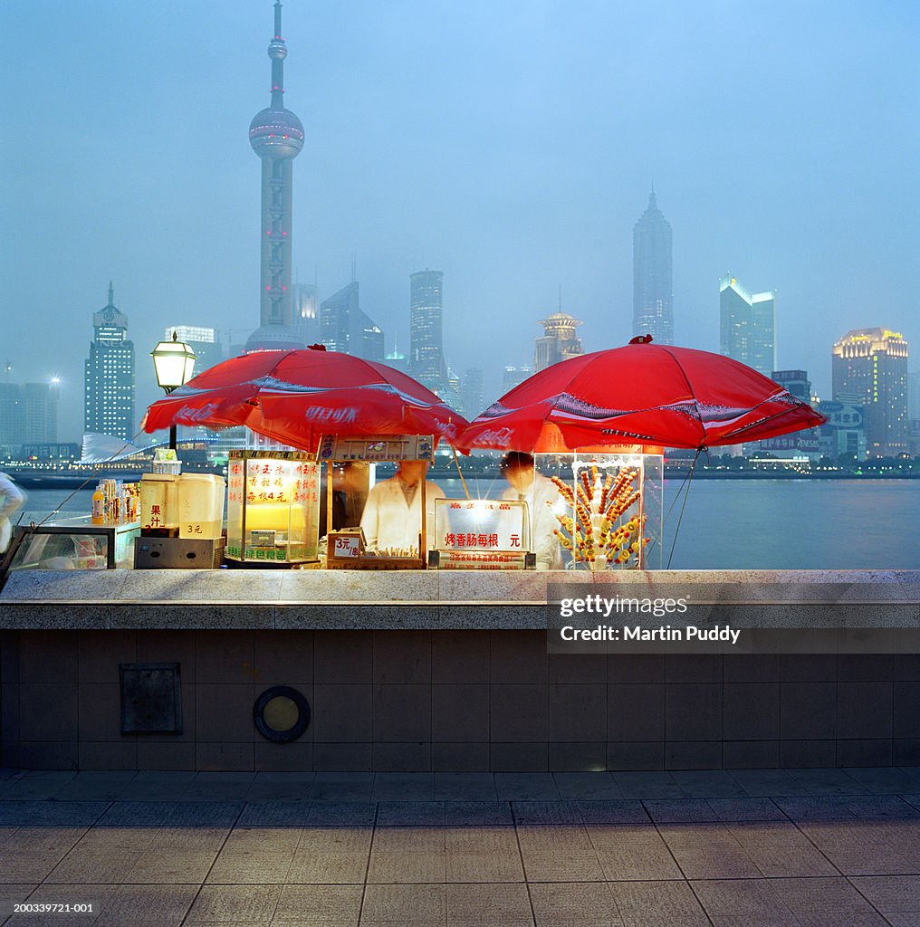 China, Shanghai, The Bund, refreshment stall on Huanpu River