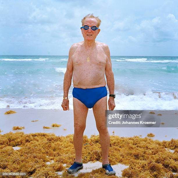 senior man at beach, portrait - simglasögon bildbanksfoton och bilder