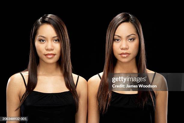 twin sisters, portrait - asian twins 個照片及圖片檔