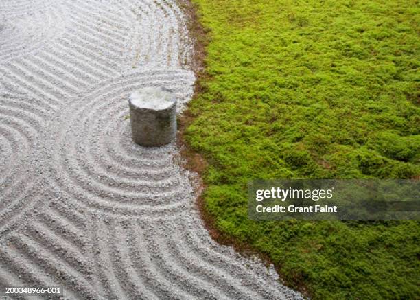 japan, kyoto, tokofu-ji (temple) gardens, elevated view - japansk trädgård bildbanksfoton och bilder