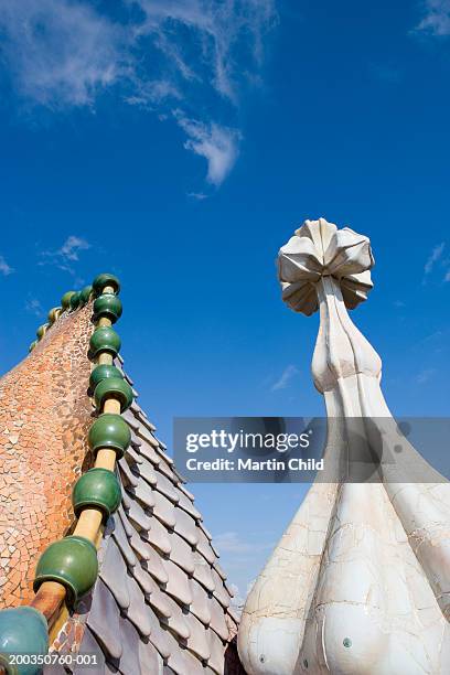 spain, barcelona, casa batllo, turrets on rooftop, close-up - gaudi stock-fotos und bilder