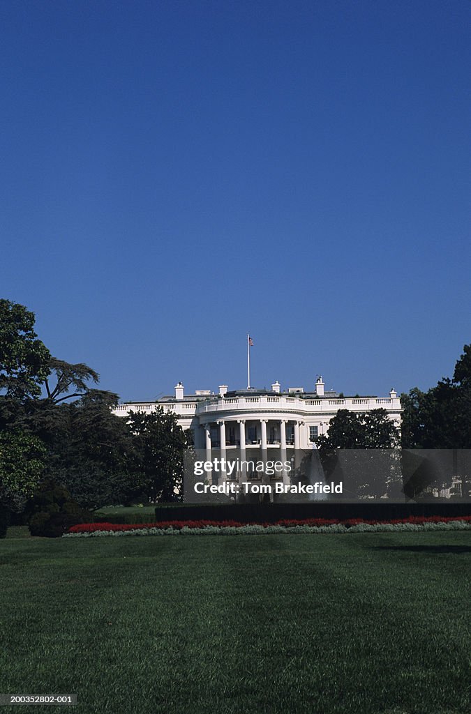 The White House, vertical view, Washington, DC, USA