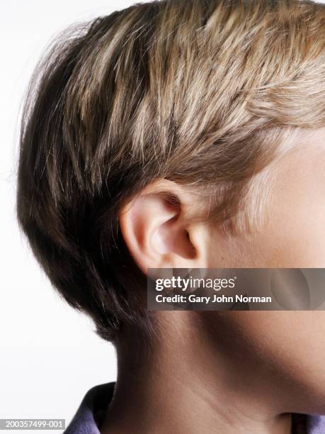 boy (6-8), side view, close-up of ear - ear close up foto e immagini stock