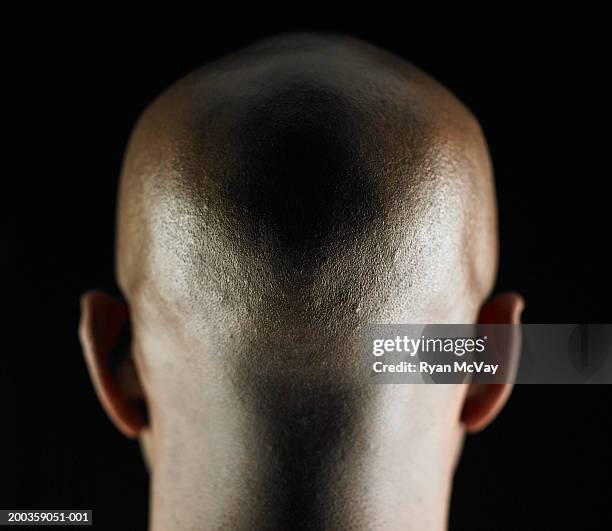 bald man, rear view, close-up - haaruitval stockfoto's en -beelden