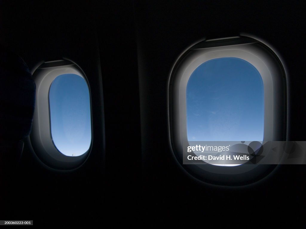 Windows in jet aircraft