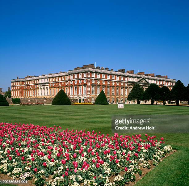 england, richmond-upon-thames, hampton court palace and grounds - hampton court palace stock pictures, royalty-free photos & images