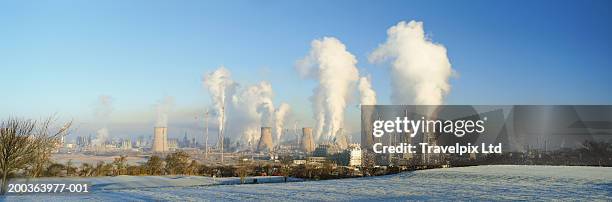 petrochemical plant exterior - petrochemical plant stock pictures, royalty-free photos & images