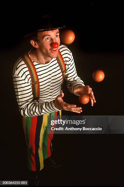 Clown Juggling Balls High-Res Stock Photo - Getty Images