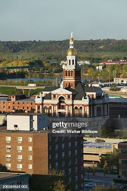 usa, iowa, dubuque county courthouse, elevated view - dubuque fotografías e imágenes de stock