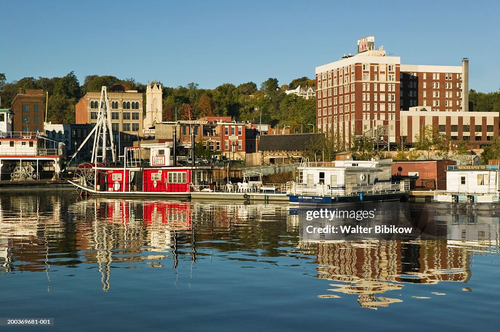 USA, Iowa, Dubuque, riverboats and buildings in background