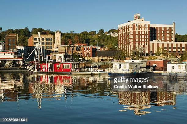 usa, iowa, dubuque, riverboats and buildings in background - iowa stock pictures, royalty-free photos & images