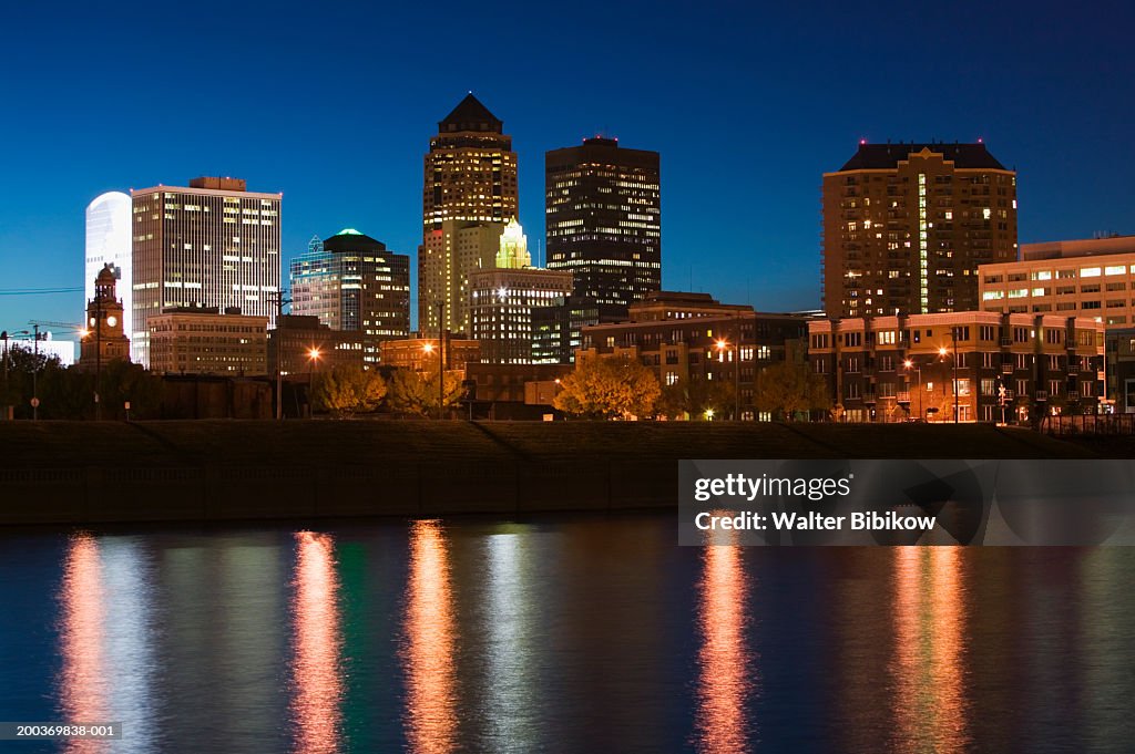 USA, Iowa, Des Moines, skyline, night