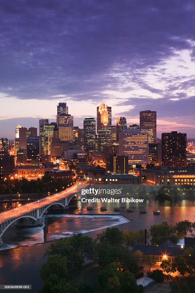 USA, Minnesota, Minneapolis, skyline, night