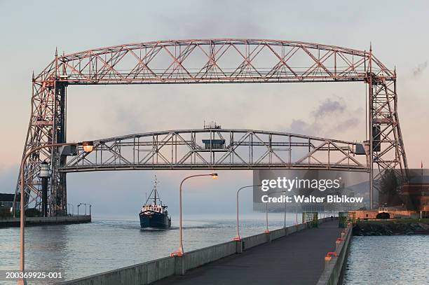 usa, minnesota, duluth, ship under lift bridge - duluth minnesota stock pictures, royalty-free photos & images