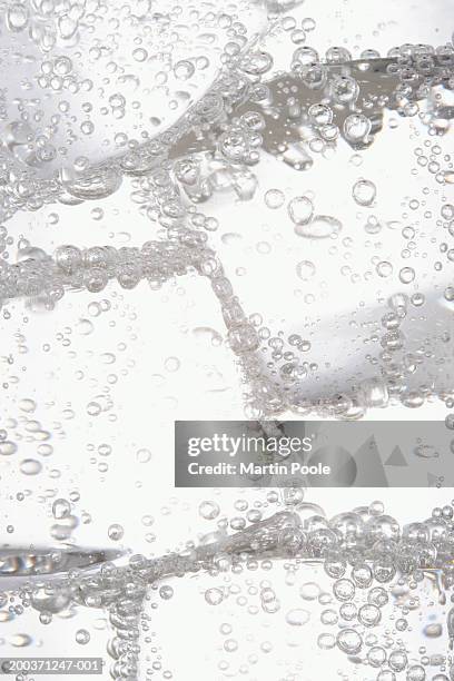 ice in carbonated water - carbonated water imagens e fotografias de stock