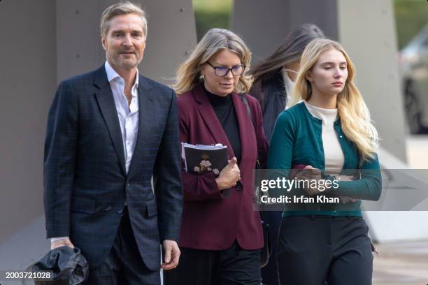 Rebecca Grossman, center, with her husband, Dr. Peter Grossman, left, and daughter heads to Van Nuys Courthouse West Van Nuys, CA.