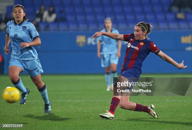 Mariona Caldentey is playing in the match between FC Barcelona and Levante UD for week 14 of the Liga F at the Johan Cruyff Stadium in Barcelona,...