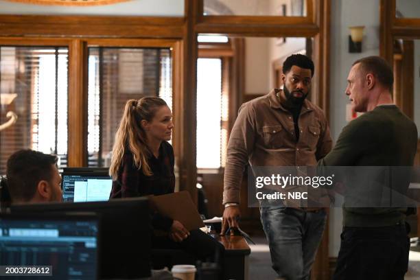 Escape" Episode 11004 -- Pictured: Tracy Spiridakos as Hailey Upton, LaRoyce Hawkins as Kevin Atwater, Jason Beghe as Hank Voight --