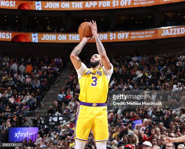 Anthony Davis of the Los Angeles Lakers shoots the ball during the game against the Utah Jazz on February 14, 2024 at Delta Center in Salt Lake City,...