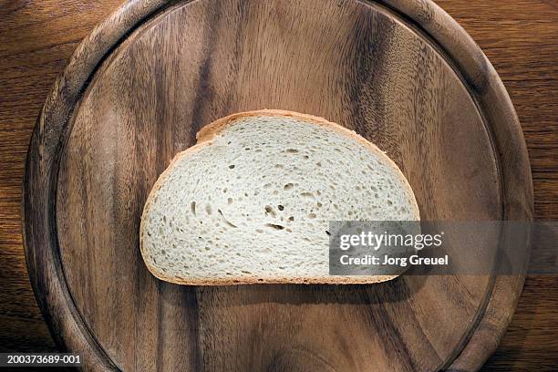 slice of white bread on wooden chopping board - white bread fotografías e imágenes de stock